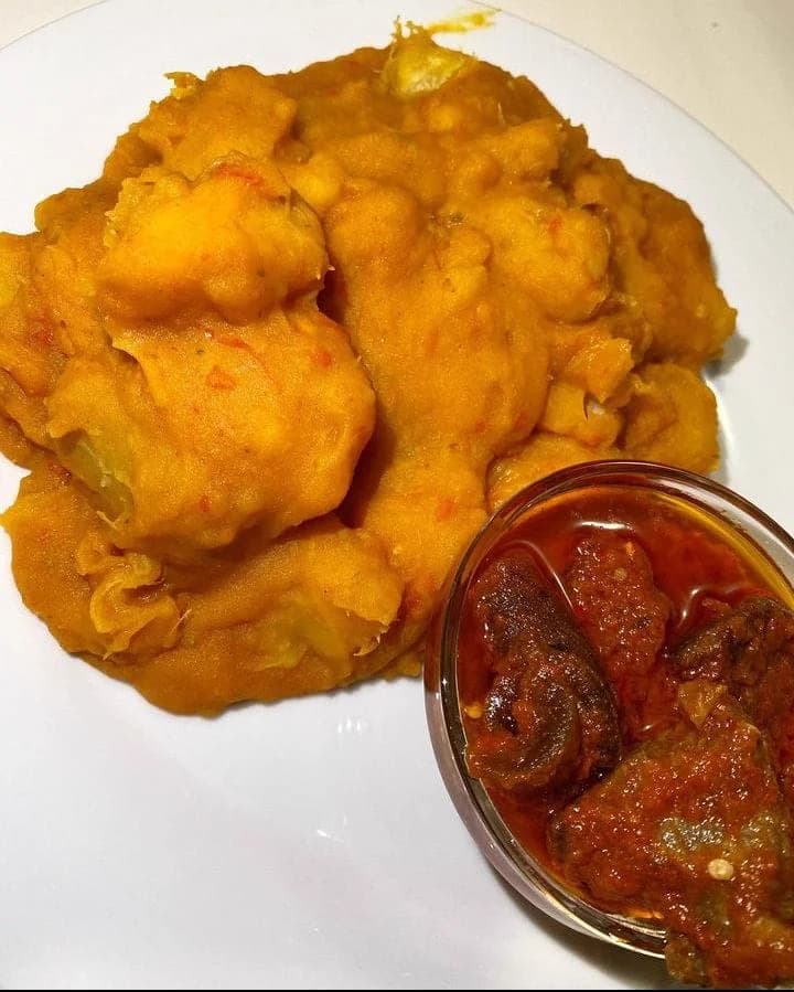 Dlawz yam porridge served with fish